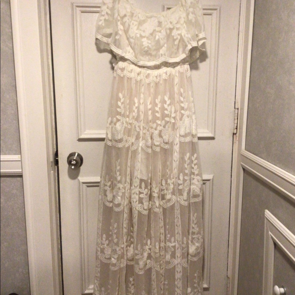 Off the shoulder lace maxi dress